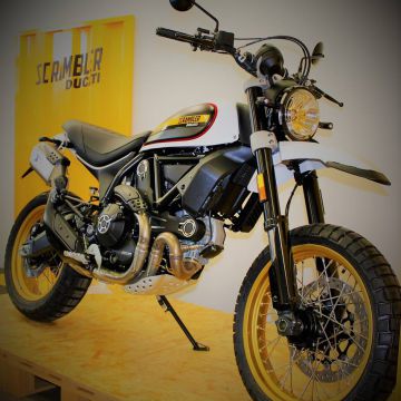 Scrambler-DesertSled-Custom-01.jpg