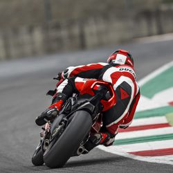 PanigaleV4R-06.jpg